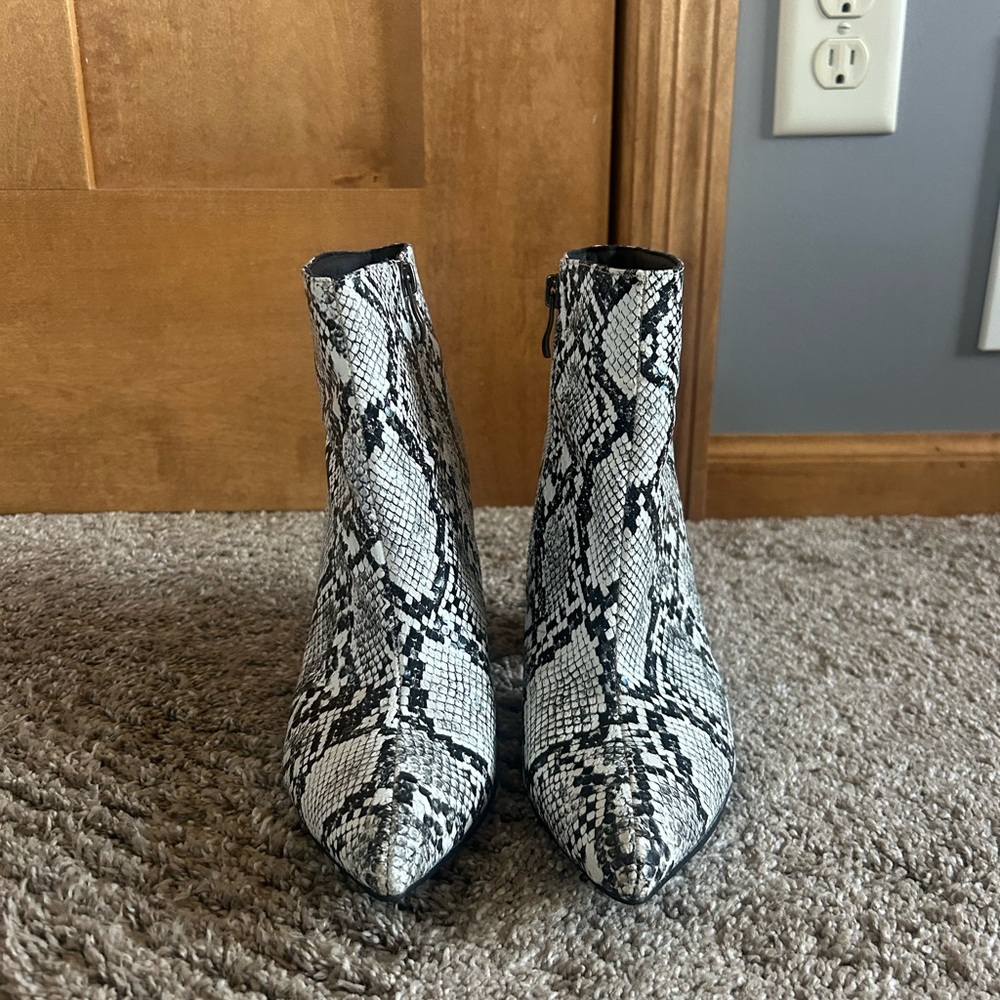 Point Toe Boot - Picture 3 of 4